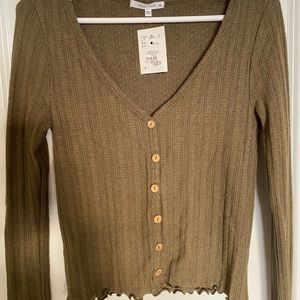 Green button up crop